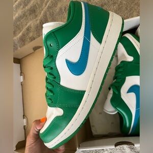 Air Jordan’s lucky green/aquatone-white